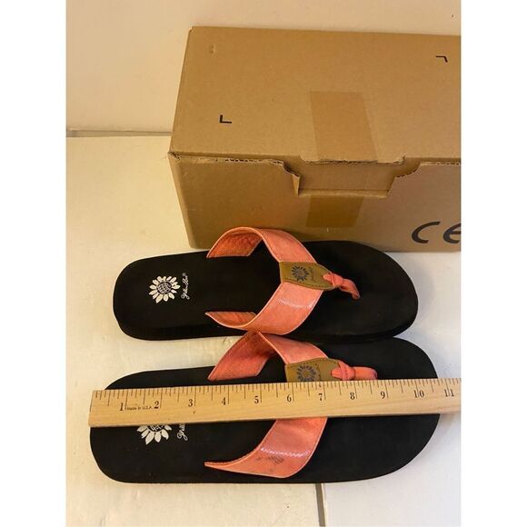 Yellow box flip flops size 11 coral pink strap (minor scuffs) sandals - Picture 6 of 6